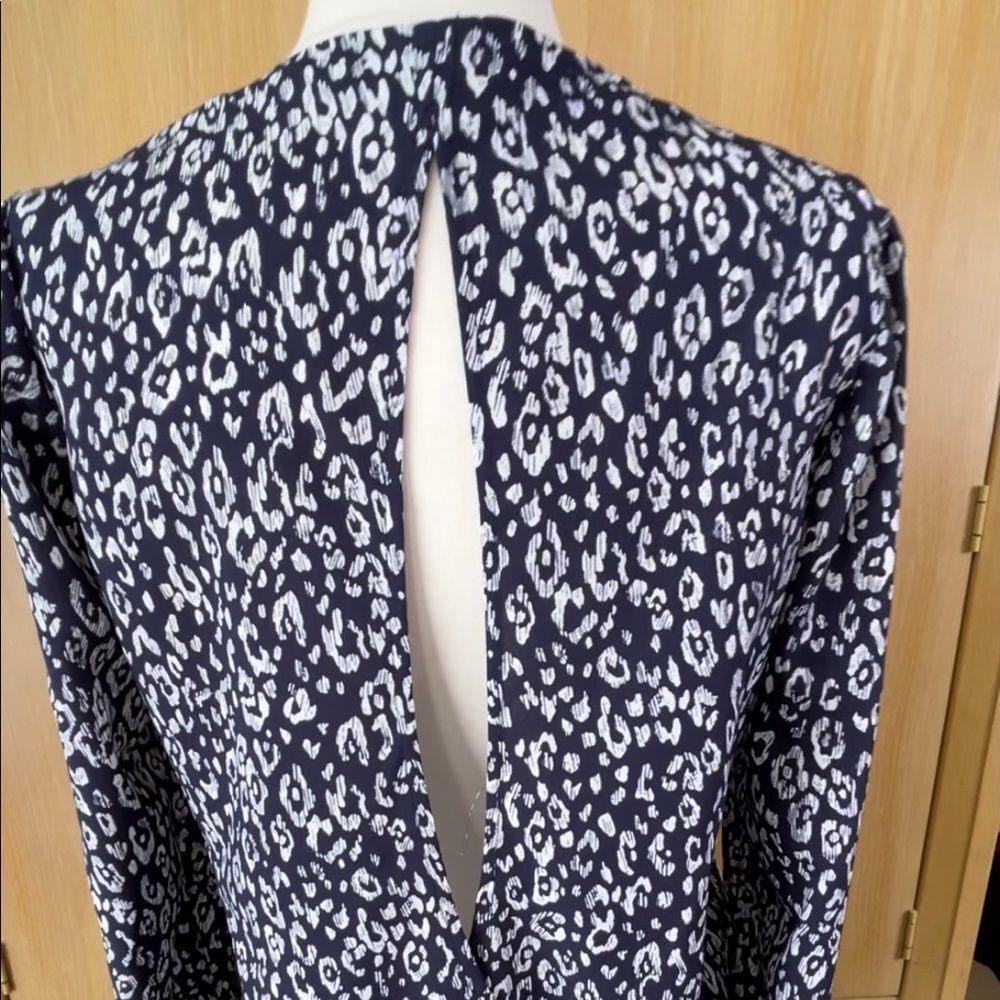 Banana Republic V neck button down long sleeve top blouse womens medium - Picture 7 of 11